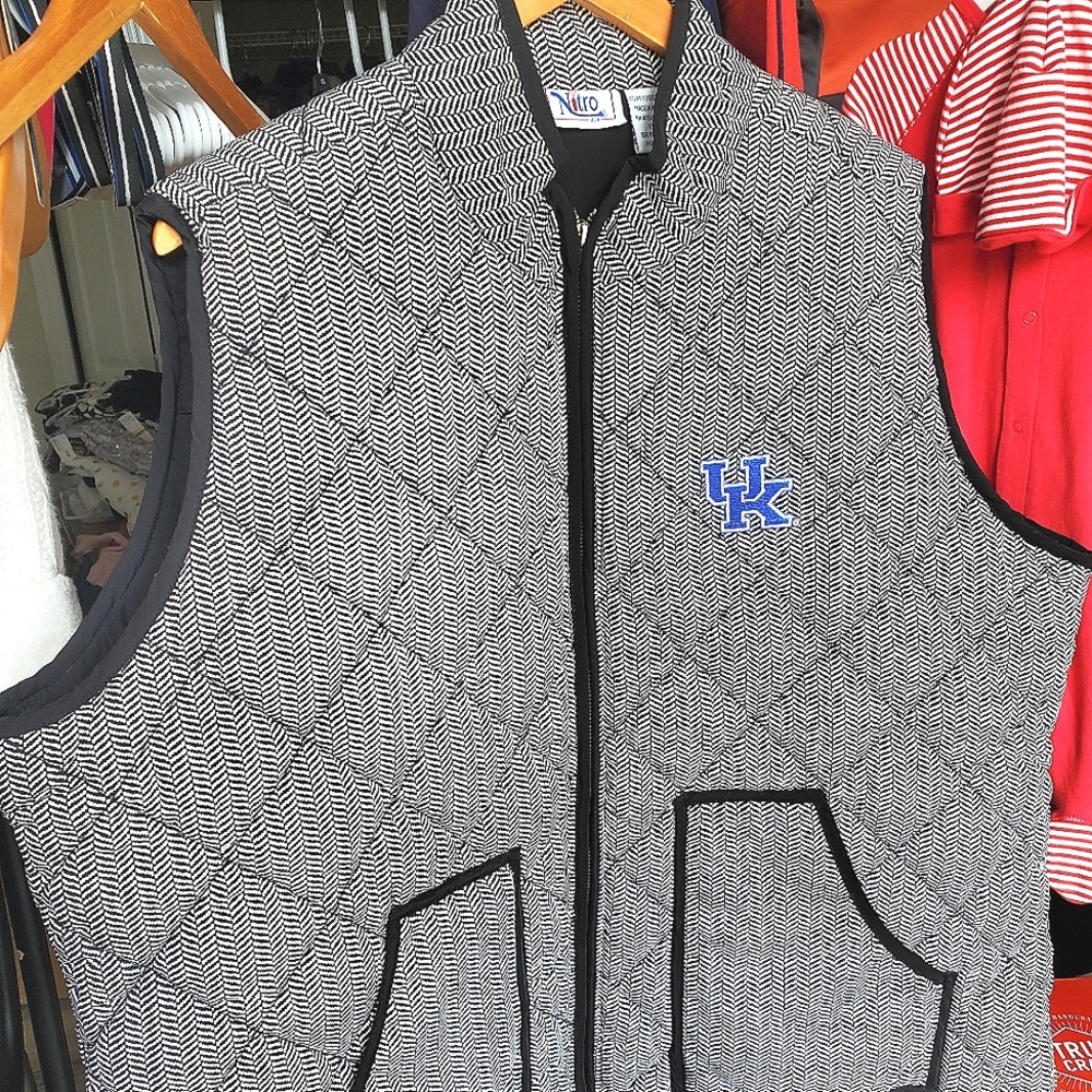 Womens University of KY black and white vest size 1X
